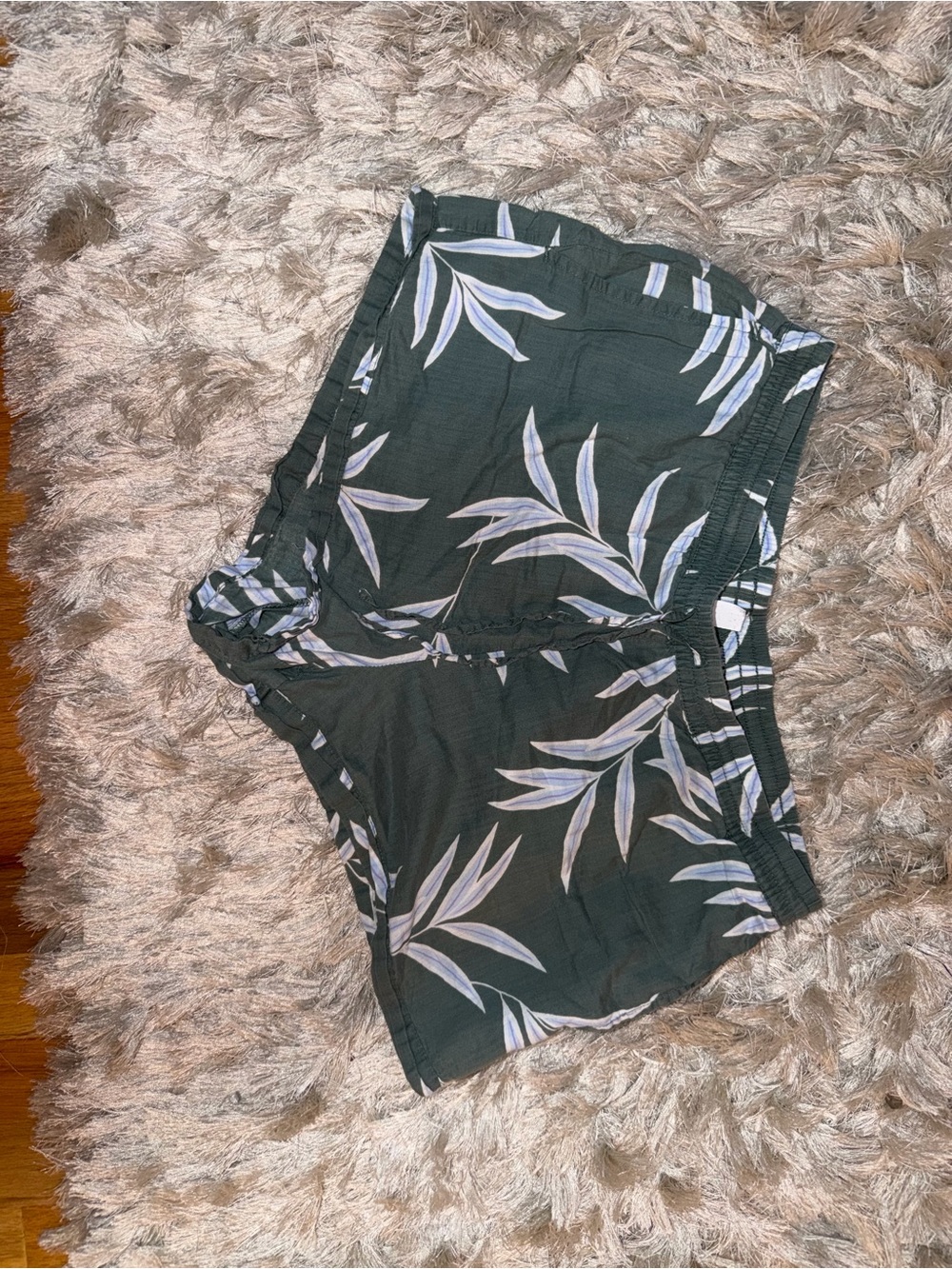 stars above Dark Green Leaf-Print Lounge Shorts